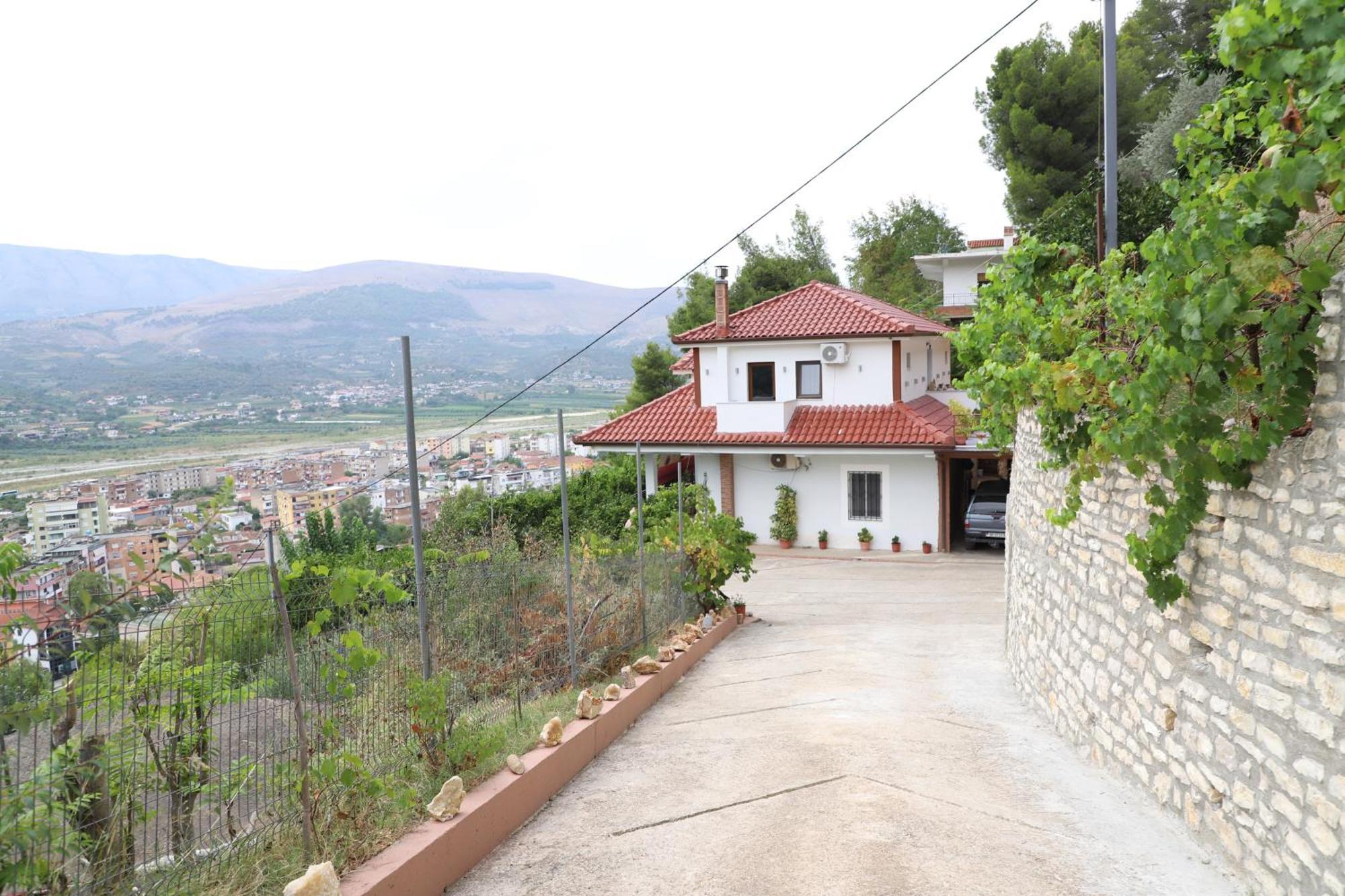 Vila Toska Berat Exteriér fotografie